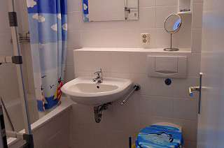 Bad mit Pinguin-WC-Sitz