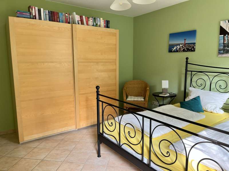 Großes Schlafzimmer mit Platz
