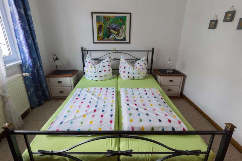 Schlafzimmer 1