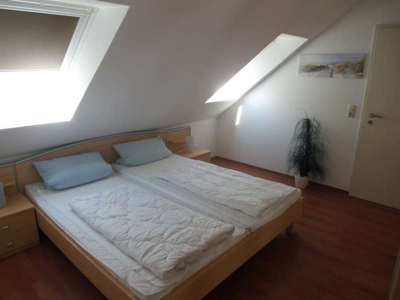 Schlafzimmer 1