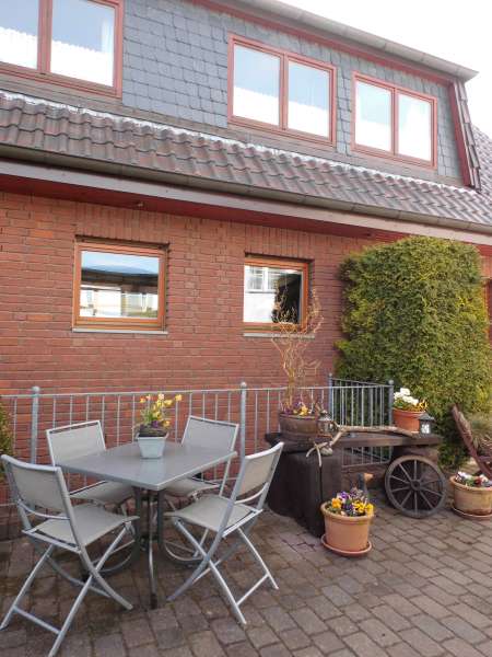 6 Sitzecken/Terrassen ums Haus