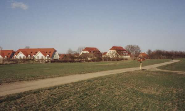 Blick vom Wanderweg zum Objekt