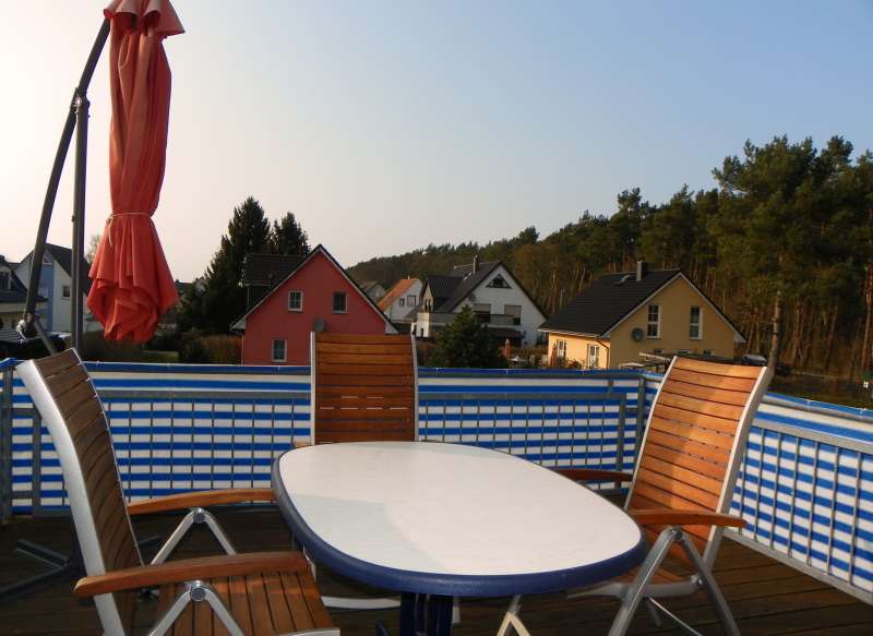 Terrasse mit Gartenmöbel