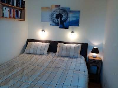 Schlafzimmer mit Doppelbett