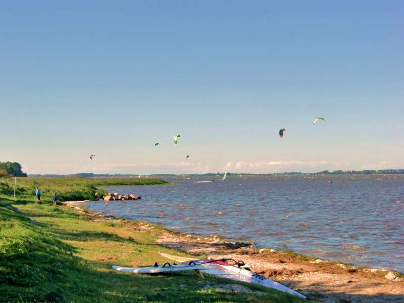 Kitesurfer am Strand