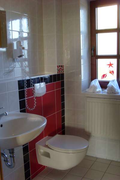Badezimmer 1 - Bildergalerie: FeWo Ostsee Drei-Zimmer Ferienwohnung