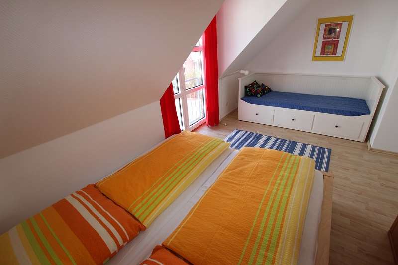 Das Schlafzimmer - Bildergalerie: Ostseeferienwohnung Schönberger