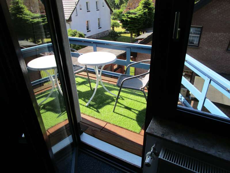 Wohnzimmer, Blick zum Balkon