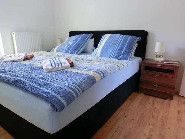 Schlafzimmer 1 Boxspringbett