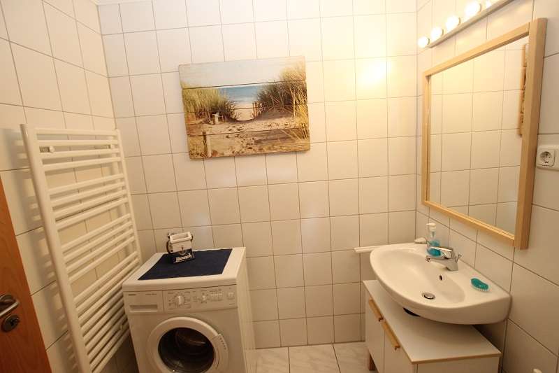 Das Duschbad mit Waschmaschine - Bildergalerie: Schönberg Ostsee