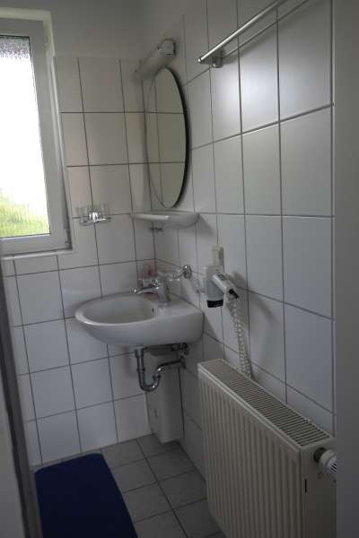 Badezimmer mit Fenster