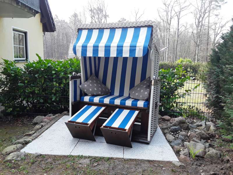 Strandkorb im Vorgarten - Bildergalerie: Sellin Kleine Ferienwohnung am