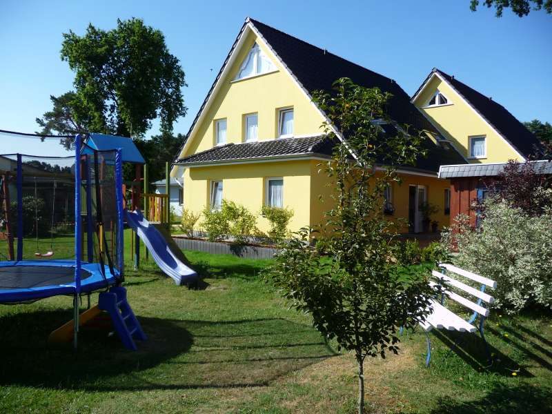 Spielplatz neben  Ferienhaus