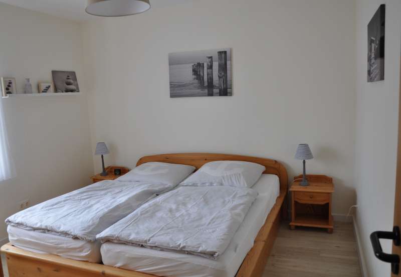 Schlafzimmer mit Doppelbett