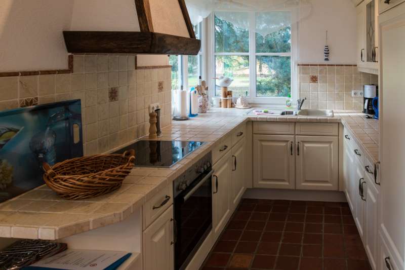 Küchenzeile links - Bildergalerie: Ostsee Ferienhaus Prerow auf dem