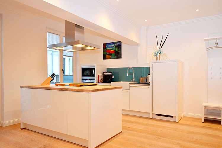 moderne küche mit kochinsel bildergalerie ostsee ferienappartement sellin ferienwohnung rügen Kochinsel Mit Esstisch ~ moderne küche mit kochinsel bildergalerie ostsee ferienappartement sellin ferienwohnung rügen