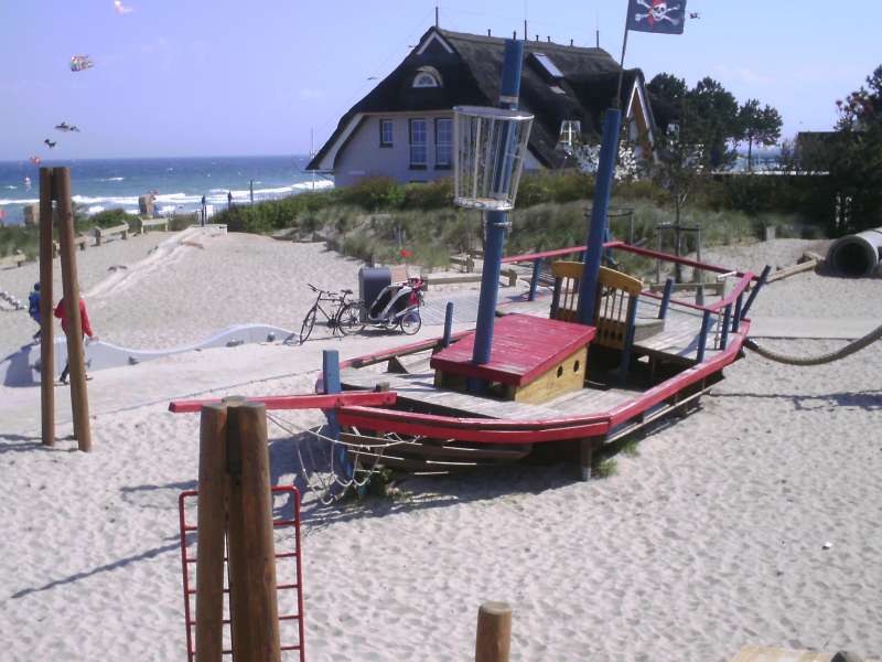 Piratenspielplatz am Strand